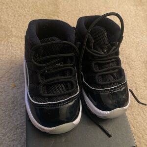 Toddler Black Patent Jordan 11 Sneakers - Youth Classic